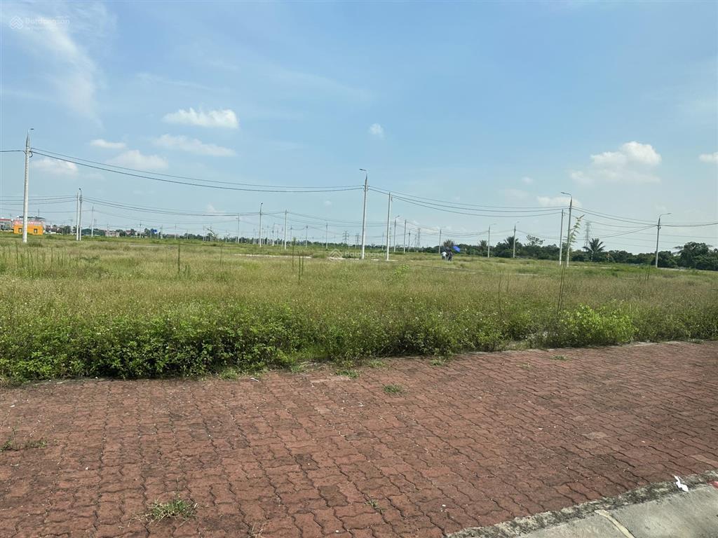 Chính chủ cần bán lô góc 99m2 đẹp không lỗi lầm, tại khu phân lô hải triều 2 tiên lữ, hưng yên.