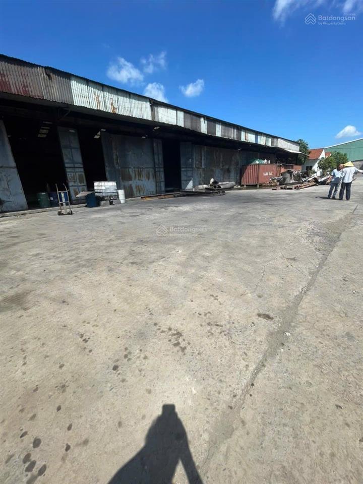 Cho thuê khuôn viên 3000m2, xưởng 2000m2