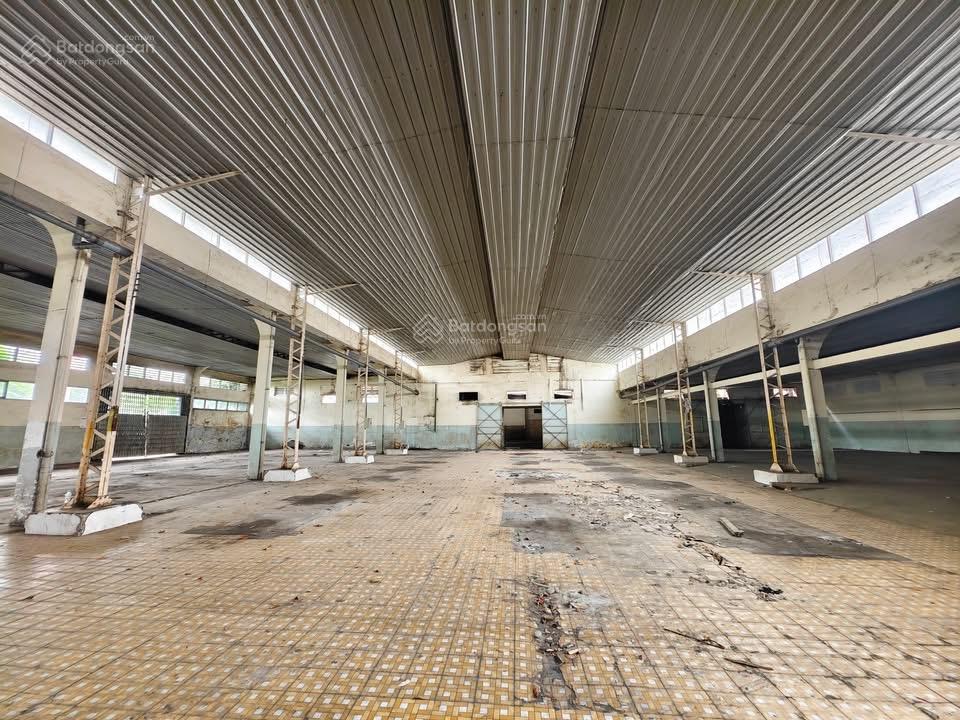 Cho thuê 1000m² kho xưởng tân bình