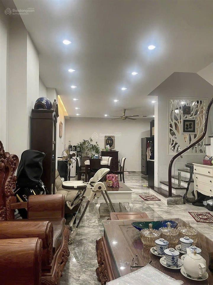 Bán nhà đình thôn 46m2 4 tầng 9.7 tỷ góc 2 mặt ngõ, ô tô vào, nhà dân xây cực chắc