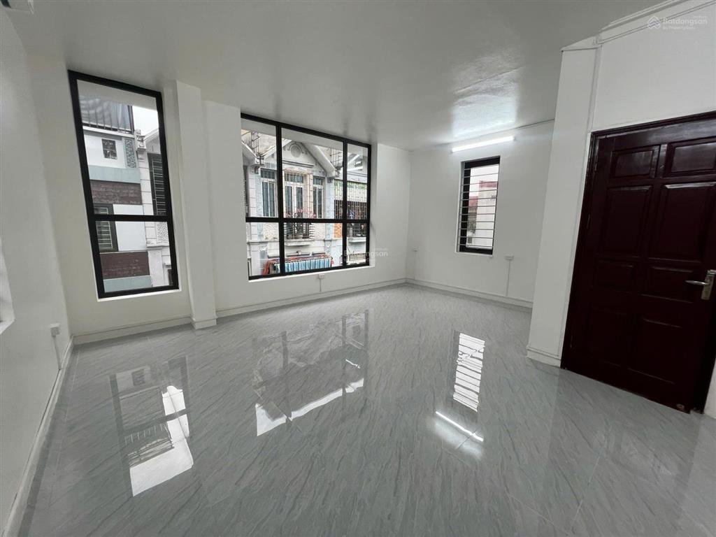 Cho thuê nguyên căn phố hoàng liệt, linh đàm,95m,4tầng,mt6.5m, lô góc, ô tô tránh, gần hồ linh đàm.