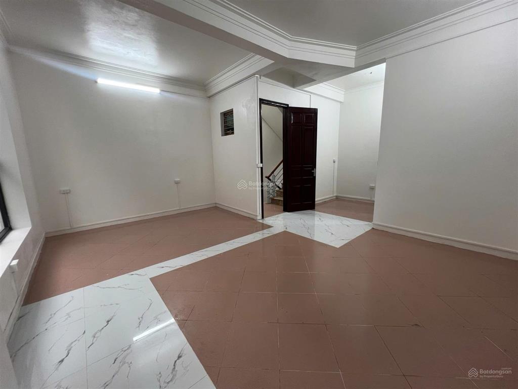 Cho thuê nguyên căn phố hoàng liệt, linh đàm,95m,4tầng,mt6.5m, lô góc, ô tô tránh, gần hồ linh đàm.