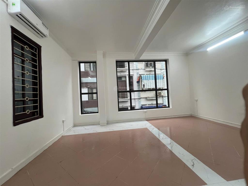 Cho thuê nguyên căn phố hoàng liệt, linh đàm,95m,4tầng,mt6.5m, lô góc, ô tô tránh, gần hồ linh đàm.