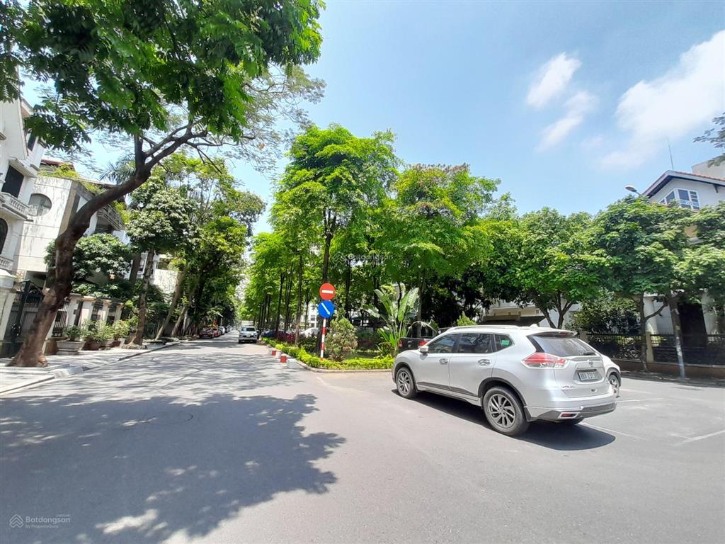 Cho thuê nguyên căn biệt thự mặt phố nguyễn duy trinh, kđt bán đảo linh đàm, 270m, 4 tầng,mt13m
