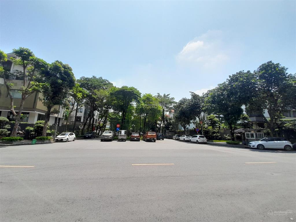 Cho thuê nguyên căn biệt thự mặt phố nguyễn duy trinh, kđt bán đảo linh đàm, 270m, 4 tầng,mt13m