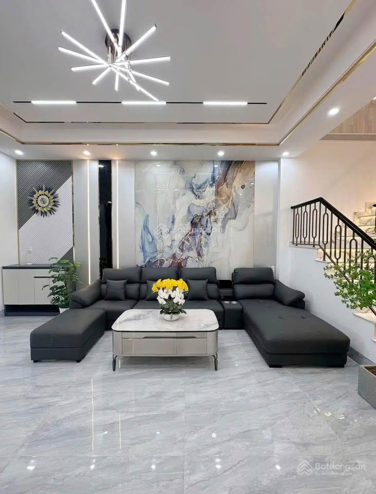Bán nhà giá 2tỷ390tr hxh 6m đ.lã xuân oai, p.tăng nhơn phú a, q.9,40m2,shr