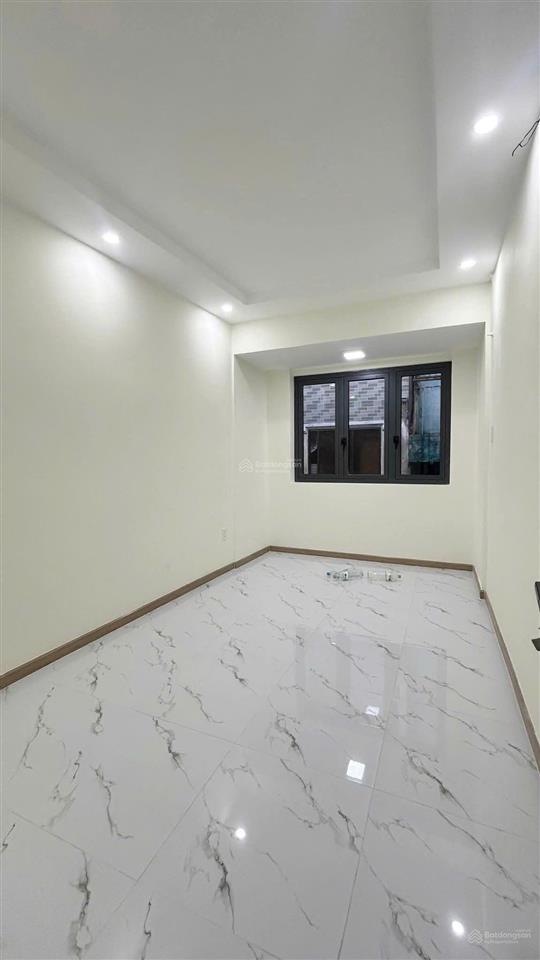 Nhà bán phường bàn cờ q3 cũ  trệt lầu  2 phòng ngủ mới vào ở ngay  sát chợ  chỉ 5.8 tỷ