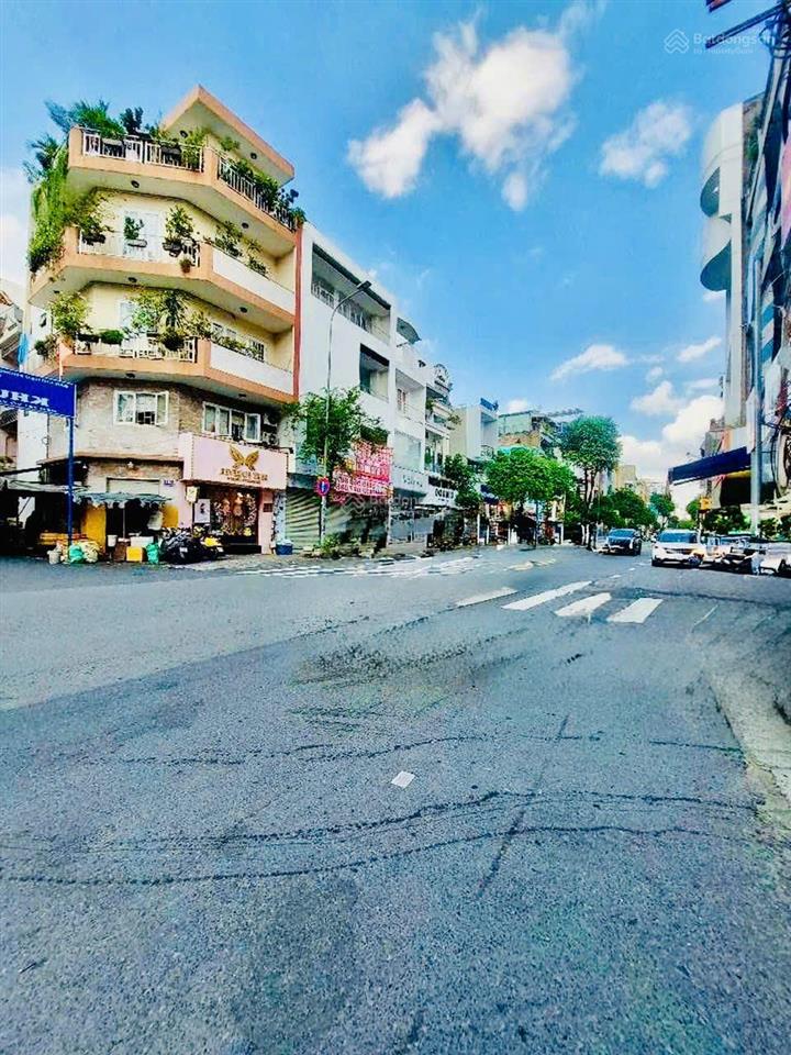 Bán nhà quận 3, sát chợ võ văn tần, 5 tầng, 5pn  đang cho thuê 30tr/tháng ổn định  chỉ 8,2 tỷ tl