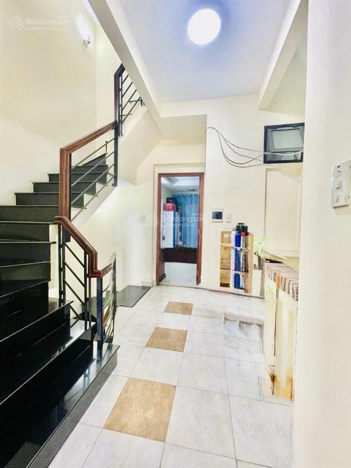Bán nhà quận 3 cũ, tương lai ra mt giá trị bđs tăng cao, hẻm 5.5m đẹp.  61 m2 , p.bàn cờ, 12,9 tỷ