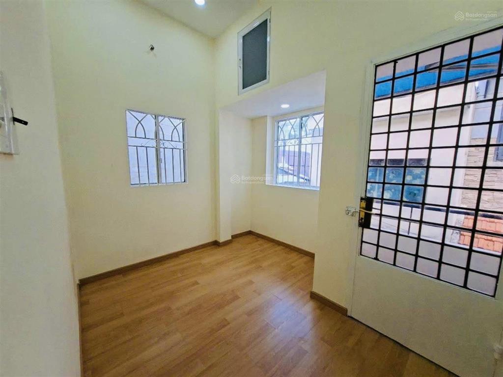 Bán nhà trệt  lầu q3 cũ dt 56m2  ngang hơn 4m  lý chính thắng.p. xuân hoà  chỉ 7,68 tỷ