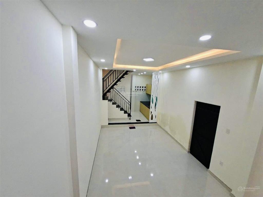 Bán nhà trệt  lầu q3 cũ dt 56m2  ngang hơn 4m  lý chính thắng.p. xuân hoà  chỉ 7,68 tỷ