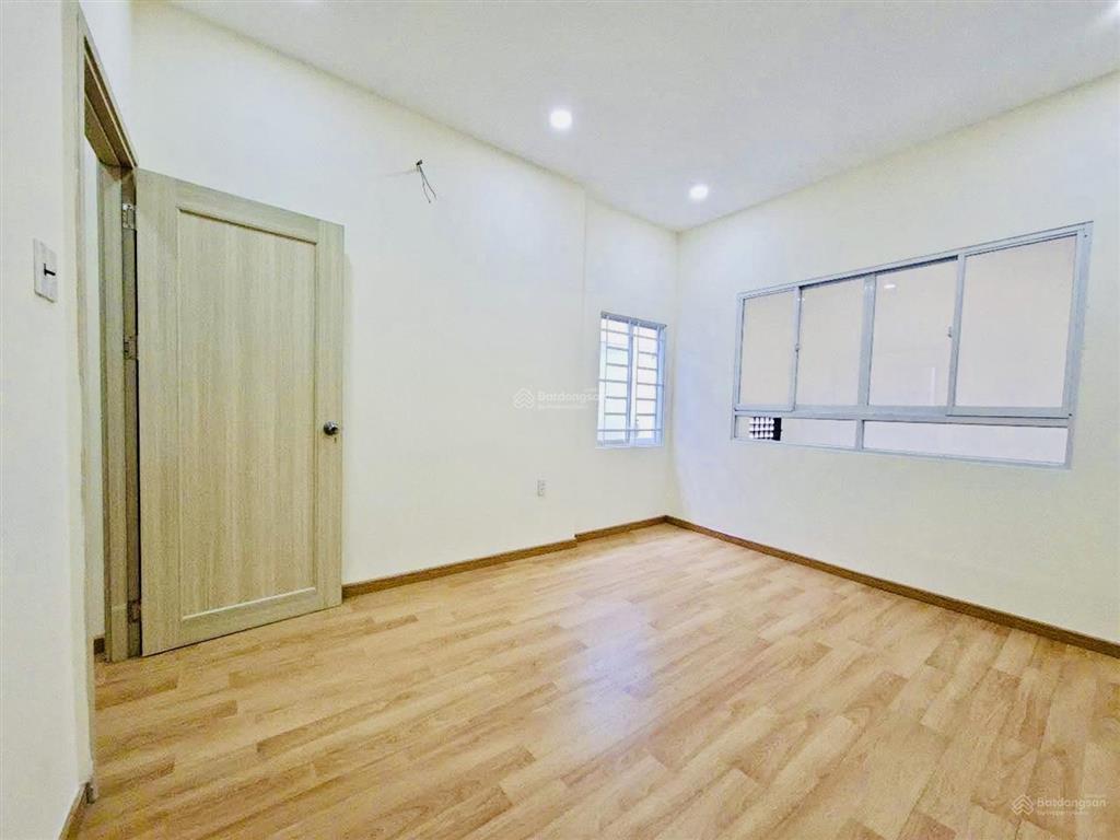 Bán nhà trệt  lầu q3 cũ dt 56m2  ngang hơn 4m  lý chính thắng.p. xuân hoà  chỉ 7,68 tỷ