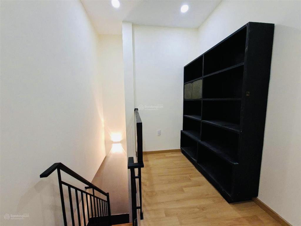 Bán nhà trệt  lầu q3 cũ dt 56m2  ngang hơn 4m  lý chính thắng.p. xuân hoà  chỉ 7,68 tỷ