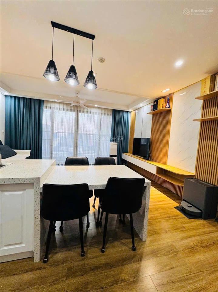 Bán 3 ngủ vinhomes d'capitale căn góc view hồ cực mát dt 100m² giá 10 tỷ full đồ xịn