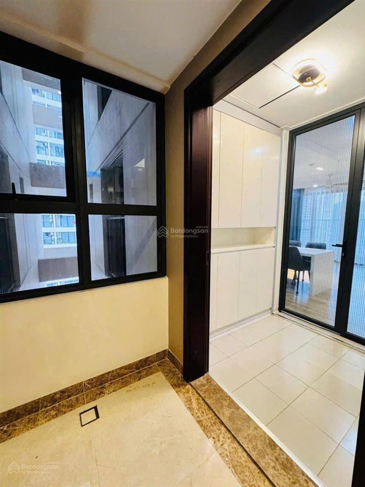 Bán 3 ngủ vinhomes d'capitale căn góc view hồ cực mát dt 100m² giá 10 tỷ full đồ xịn