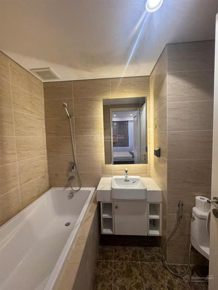 Vinhomes d'capitale bán căn 2 ngủ tòa c3 với dt 88m2 chỉ với giá 8.x tỷ tầng trung + full đồ