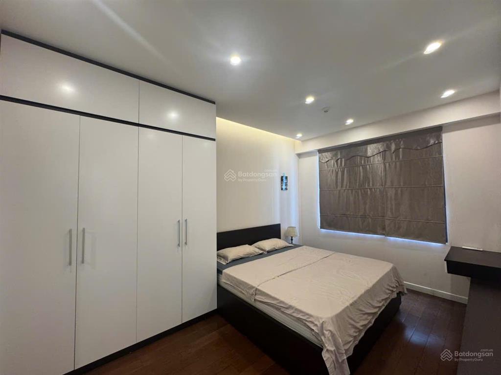 Vinhomes d'capitale bán căn 2 ngủ tòa c3 với dt 88m2 chỉ với giá 8.x tỷ tầng trung + full đồ
