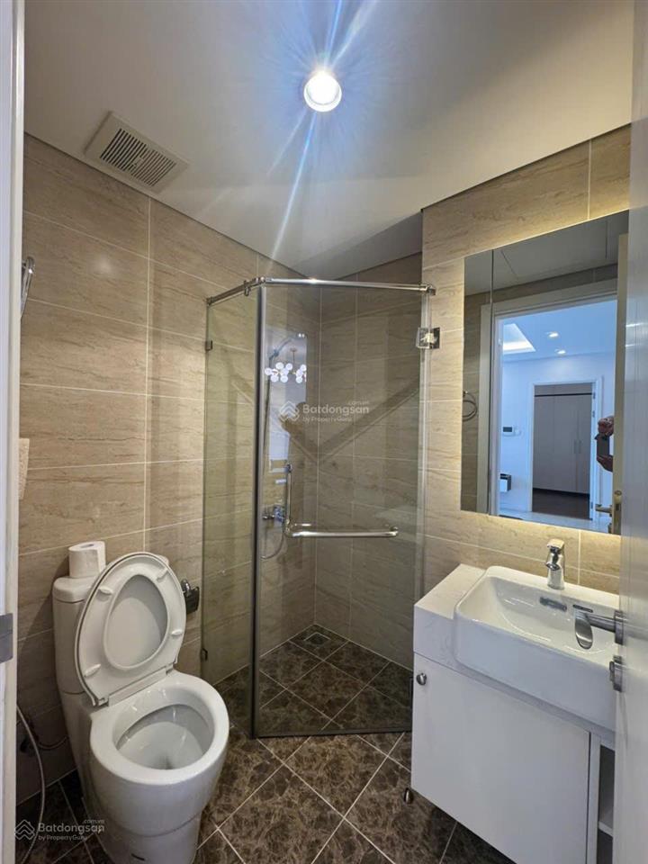 Vinhomes d'capitale bán căn 2 ngủ tòa c3 với dt 88m2 chỉ với giá 8.x tỷ tầng trung + full đồ