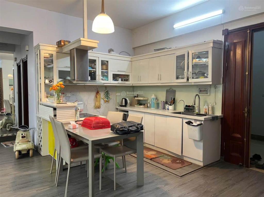 Bán căn hộ tòa số 6 đội nhân, ba đình, 80m2, 6.5 tỷ, 2 ngủ, 2 vs, sổ đỏ cc, full nội thất đẹp.