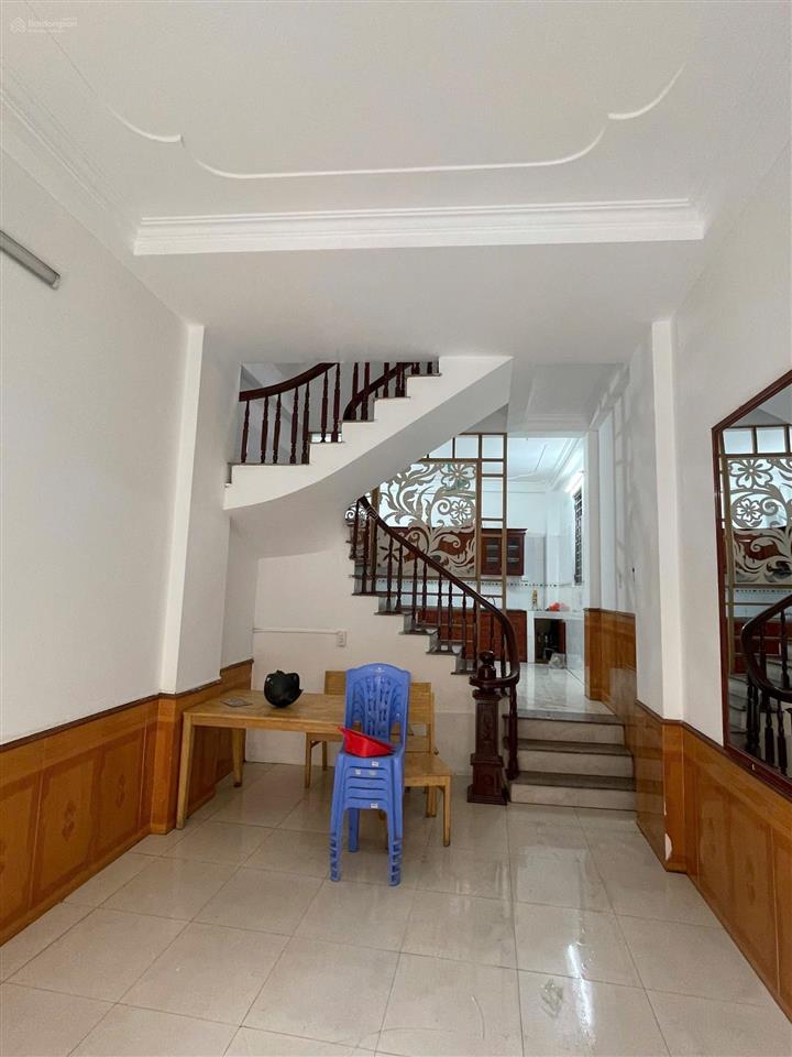 Hiếm chỉ 7.x tỷ nhà 5 tầng 6 ngủ  lô góc nở hậu