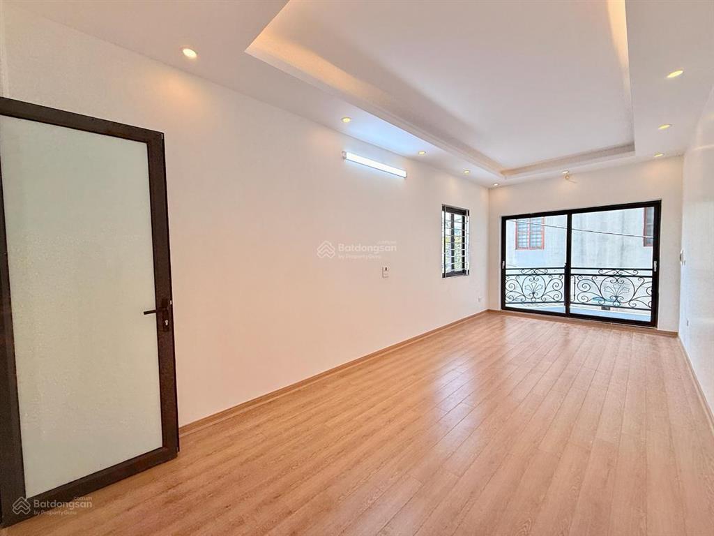 Chỉ 7.5 tỷ sở hữu nhà lô góc hiếm 5 tầng  gần mầm non lĩnh nam