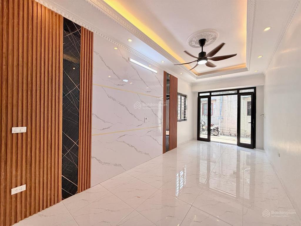 Chỉ 7.5 tỷ sở hữu nhà lô góc hiếm 5 tầng  gần mầm non lĩnh nam