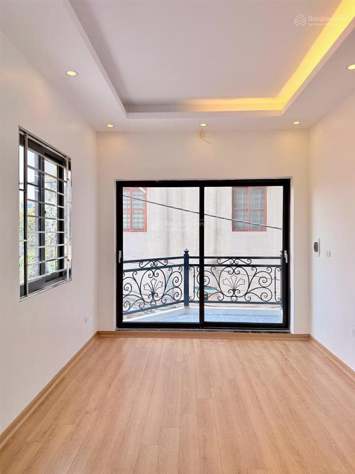 Chỉ 7.5 tỷ sở hữu nhà lô góc hiếm 5 tầng  gần mầm non lĩnh nam