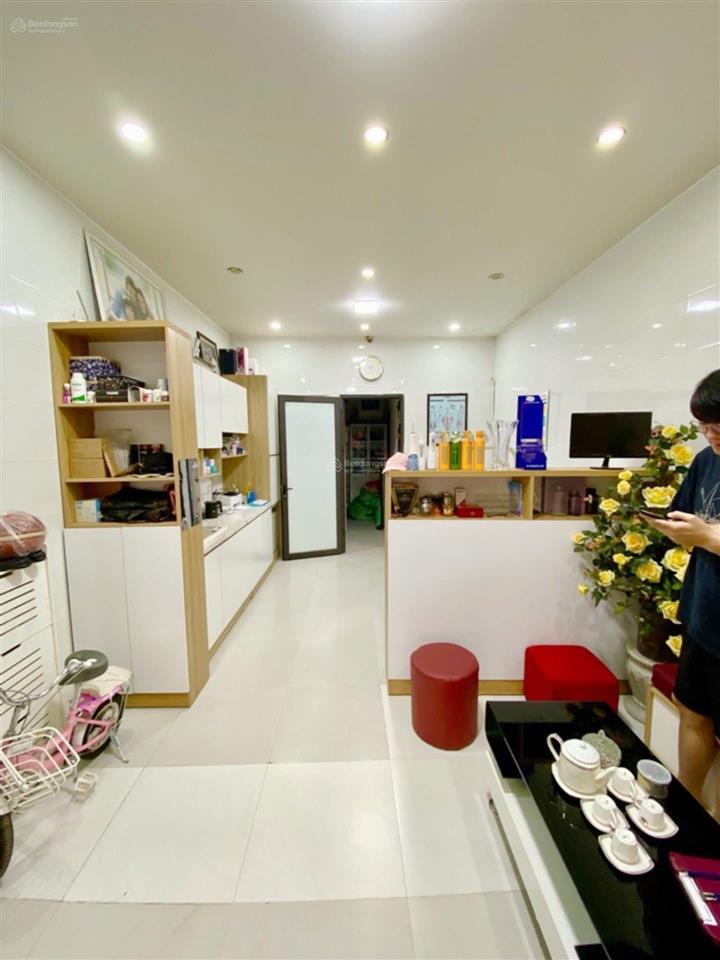 Bán nhà mặt ngõ hoàng quốc việt, kinh doanh, ngõ thông, ô tô vào nhà, 6t thang máy. 19 tỷ