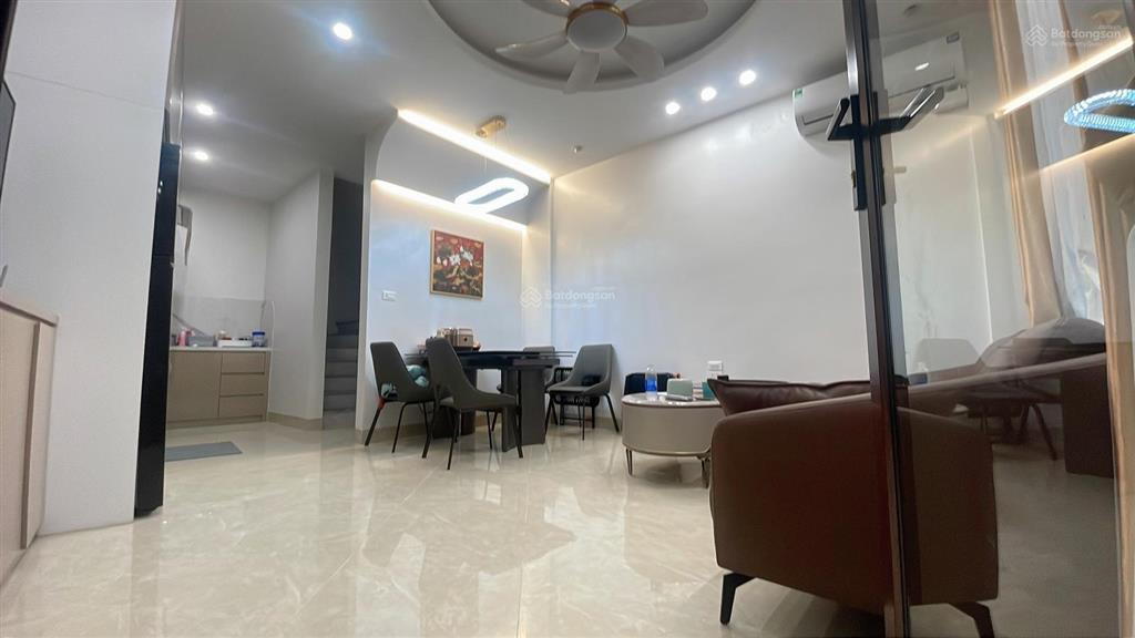 Mặt ngõ trần duy hưng,49m2, 5 tầng thang máy, mt 7m, full nội thất, ngay phố. 13,3 tỷ.