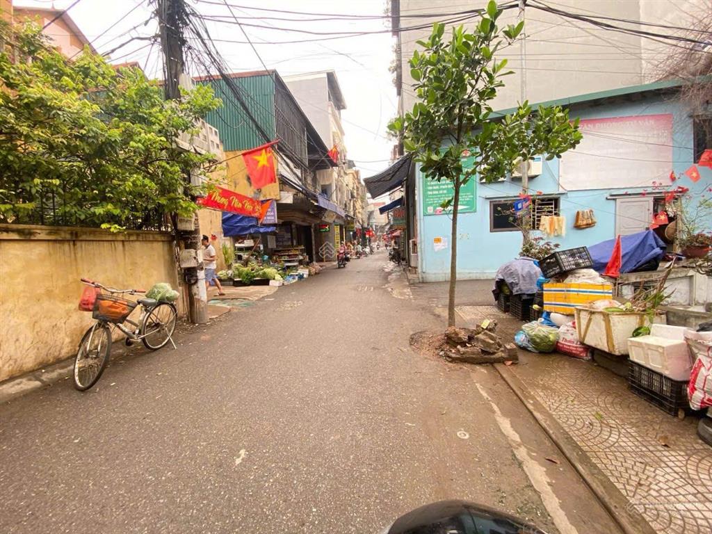 Bán đất nở hậu gần ngõ 193 phú diễn đi vào, mặt tiền rộng, ngõ ô tô ở yên tĩnh, xây nhà lên rất đẹp