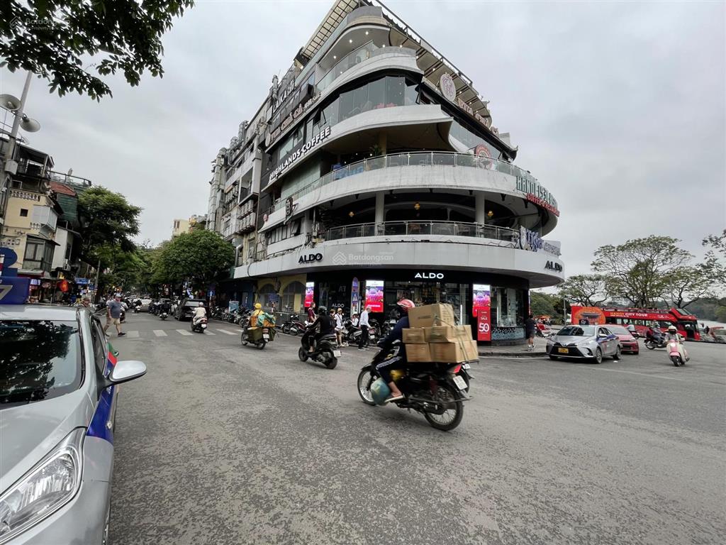 Cho thuê mp hàng gai, 30m2 diện tích, 7m mặt tiền, view hồ gươm, ví trí đắc địa, kd sạch sẽ