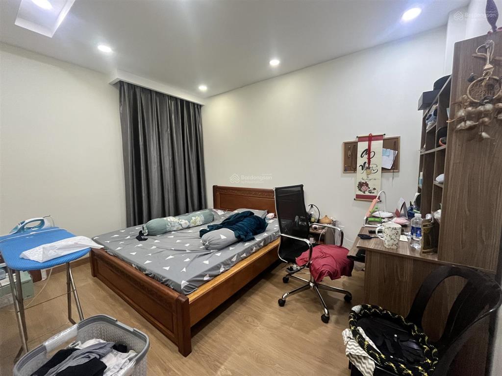 Mặt tiền đường 10m có lề, ngang 6m, hầm 2 ô tô  nhà 5 tầng khu đông thủ thiêm