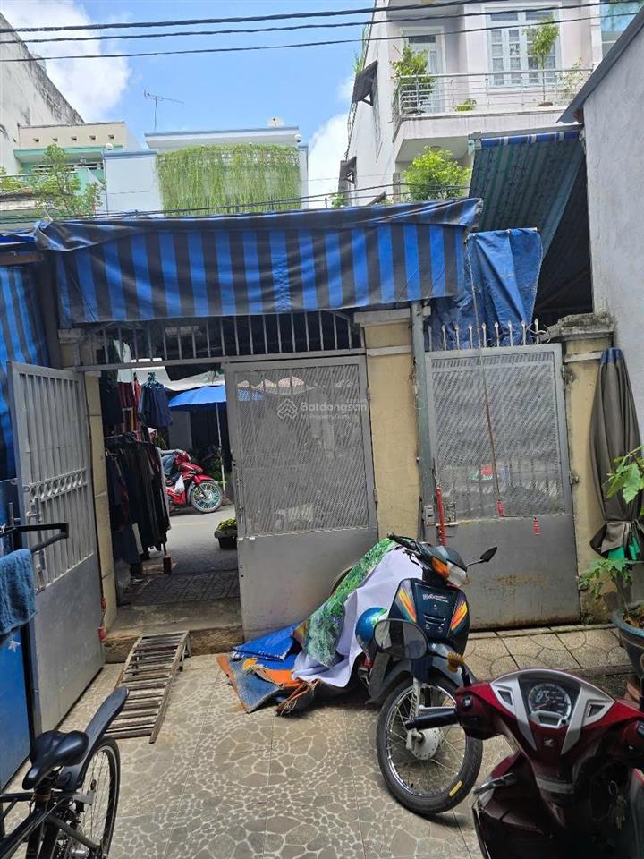 Mặt tiền chợ  ngang 5,57m, đường 10m ô tô tránh, nở hậu  3 mặt thoáng  giá 22 tỷ