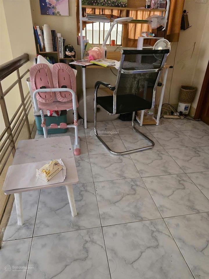 Mặt tiền chợ  ngang 5,57m, đường 10m ô tô tránh, nở hậu  3 mặt thoáng  giá 22 tỷ
