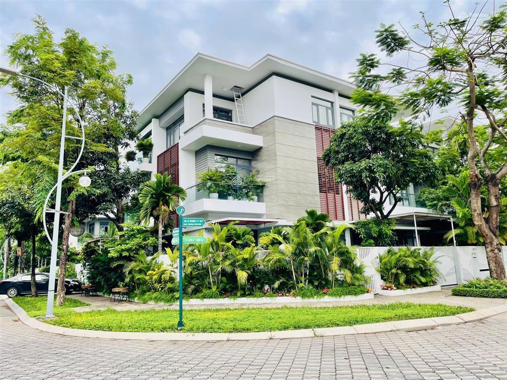 Lô góc 2 mặt tiền  phố đông village  ngang 10m, 187,5m2  giá 24,2 tỷ