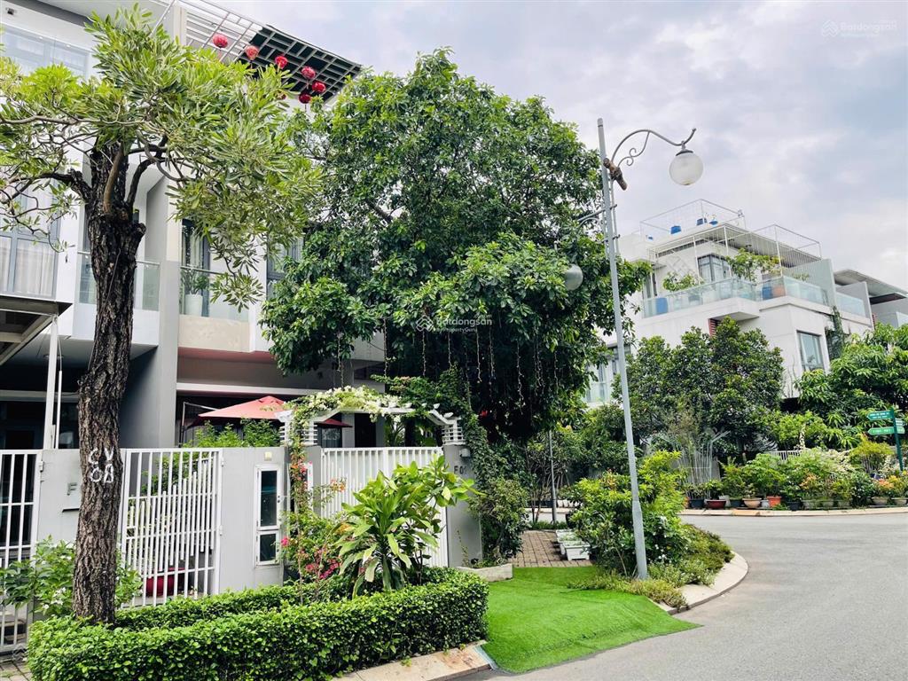 Lô góc 2 mặt tiền  phố đông village  ngang 10m, 187,5m2  giá 24,2 tỷ