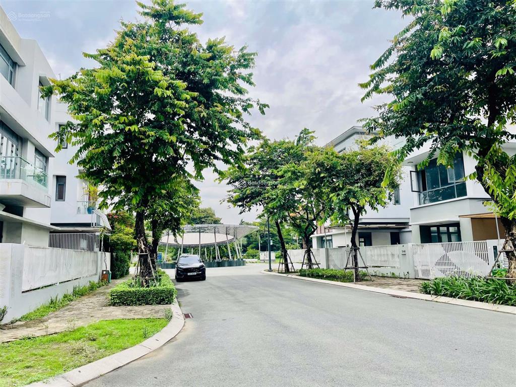 Lô góc 2 mặt tiền  phố đông village  ngang 10m, 187,5m2  giá 24,2 tỷ
