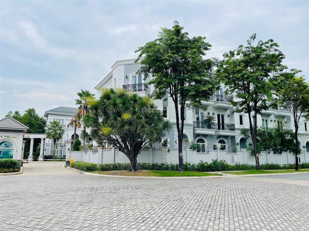 Lô góc 2 mặt tiền  phố đông village  ngang 10m, 187,5m2  giá 24,2 tỷ