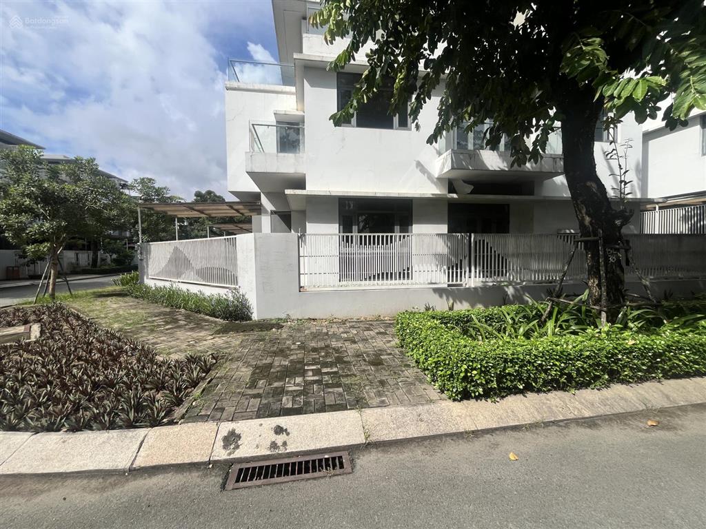 Lô góc 2 mặt tiền  phố đông village  ngang 10m, 187,5m2  giá 24,2 tỷ