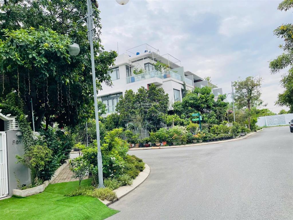 Lô góc 2 mặt tiền  phố đông village  ngang 10m, 187,5m2  giá 24,2 tỷ