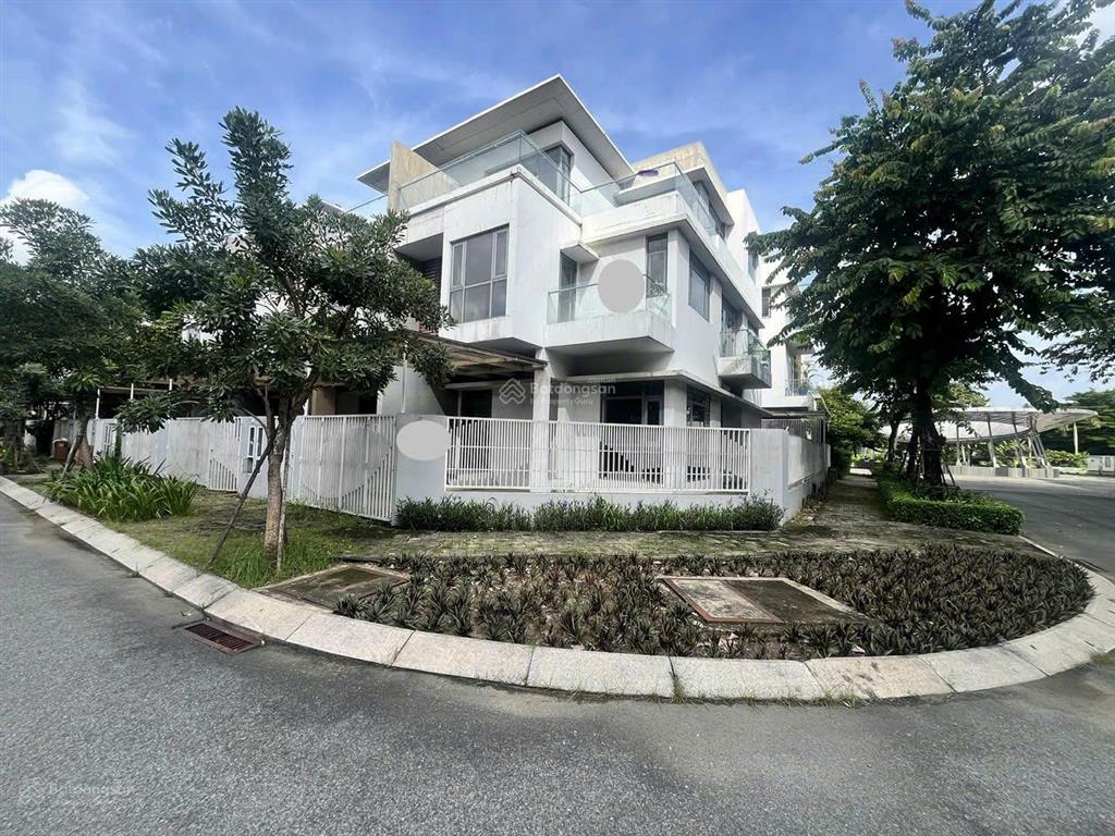 Lô góc 2 mặt tiền  phố đông village  ngang 10m, 187,5m2  giá 24,2 tỷ