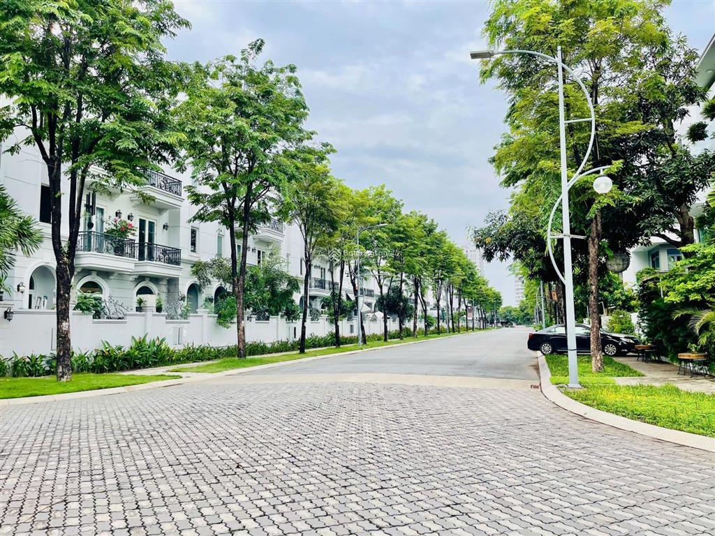 Lô góc 2 mặt tiền  phố đông village  ngang 10m, 187,5m2  giá 24,2 tỷ