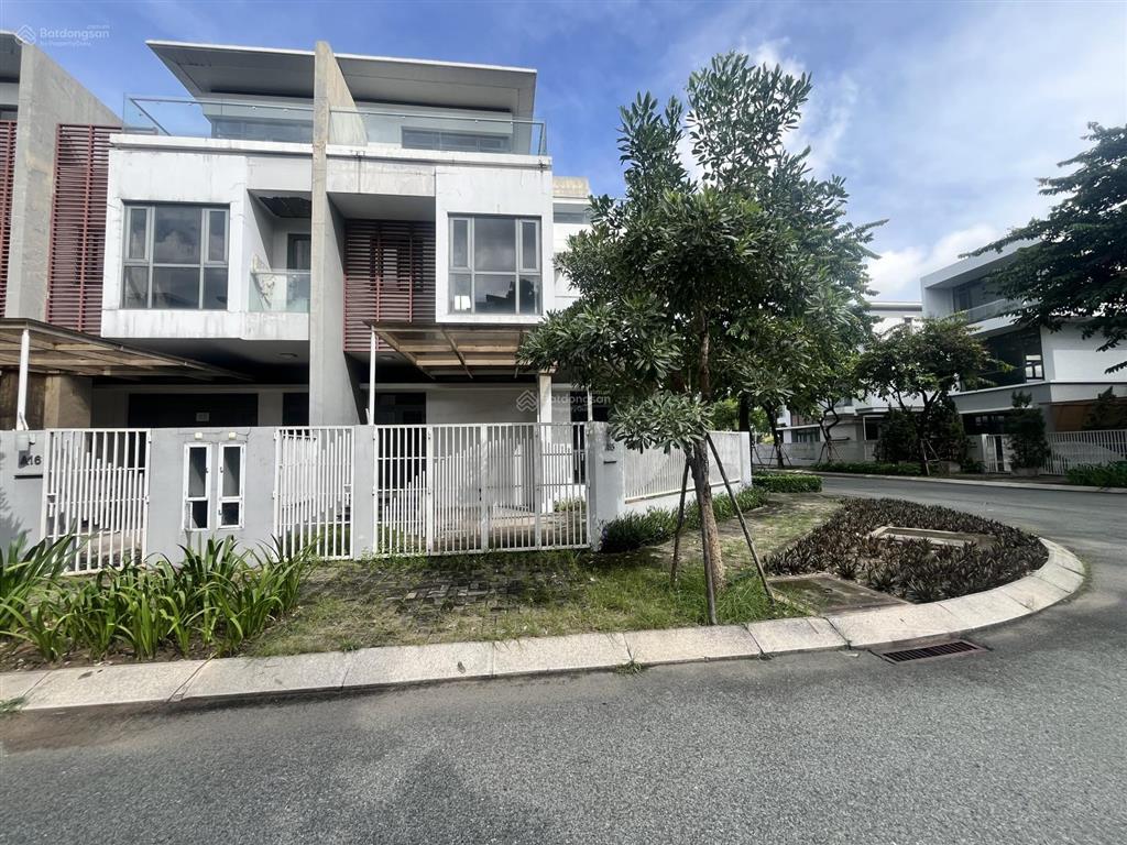 Lô góc 2 mặt tiền  phố đông village  ngang 10m, 187,5m2  giá 24,2 tỷ