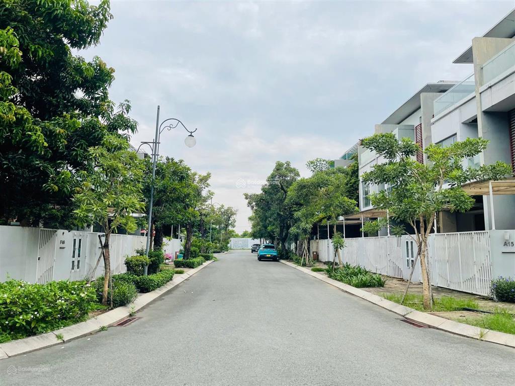 Lô góc 2 mặt tiền  phố đông village  ngang 10m, 187,5m2  giá 24,2 tỷ
