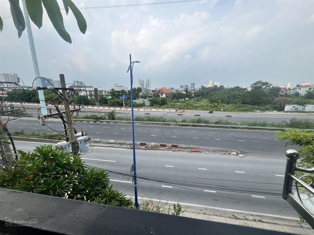 15 tỷ  nhà hai mặt đường đồng văn cống & đường 47  sát đảo kim cương