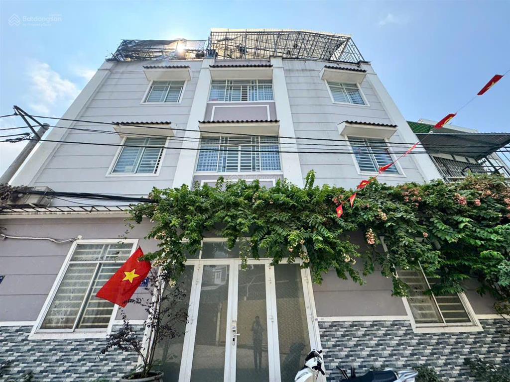 Mặt tiền ngang 11m  nhà 4 tầng  đường ô tô tránh tại bình trưng