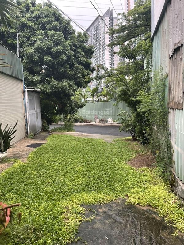 8,9 tỷ  khu đất 109,8m2 nở hậu  hai mặt hẻm trước sau  cách đồng văn cống khoảng 50m