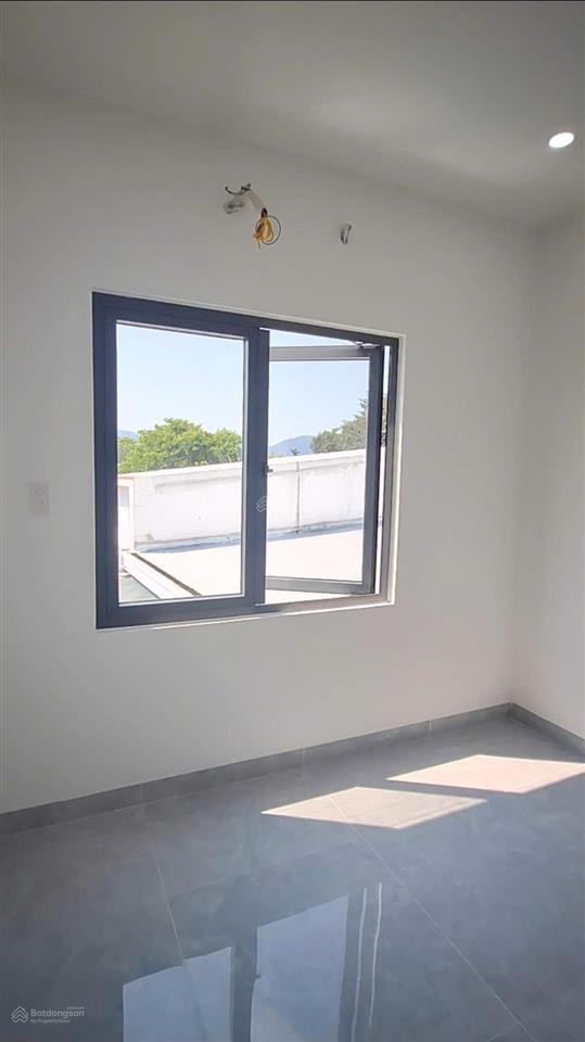 Chỉ còn 1 căn nhà khu đô thị diên lạc  nhà mới đẹp, thiết kế hiện đại, dọn vào ở ngay