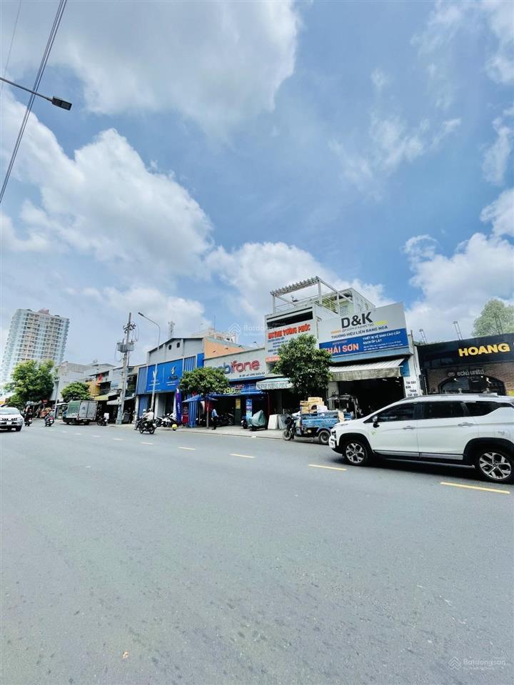 Nhà mặt tiền lạc long quân, cn 165m2 ,nở hậu 11m x 27m, ngôp bank bán gấp 28 tỷ thương lượng tốt