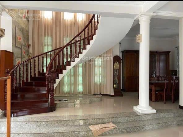 Cho thuê nhà biệt thự sân vườn khu vip tân bình